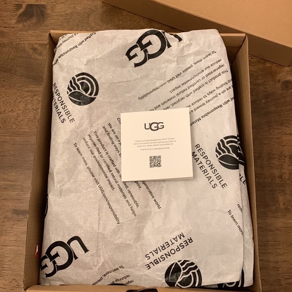 UGG Classic Ultra Mini
Boots Chestnut 
Women's ships today - Picture 3 of 12